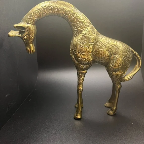 Solid Brass vintage giraffe figurine with a textured hide. 8” tall 8.5” wide - Picture 6 of 12